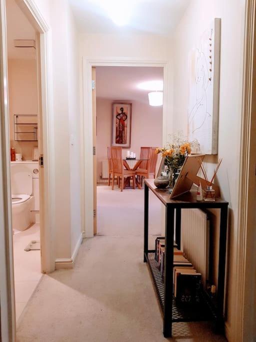Central Spacious And Secure With A Double Bed Эджвар Экстерьер фото