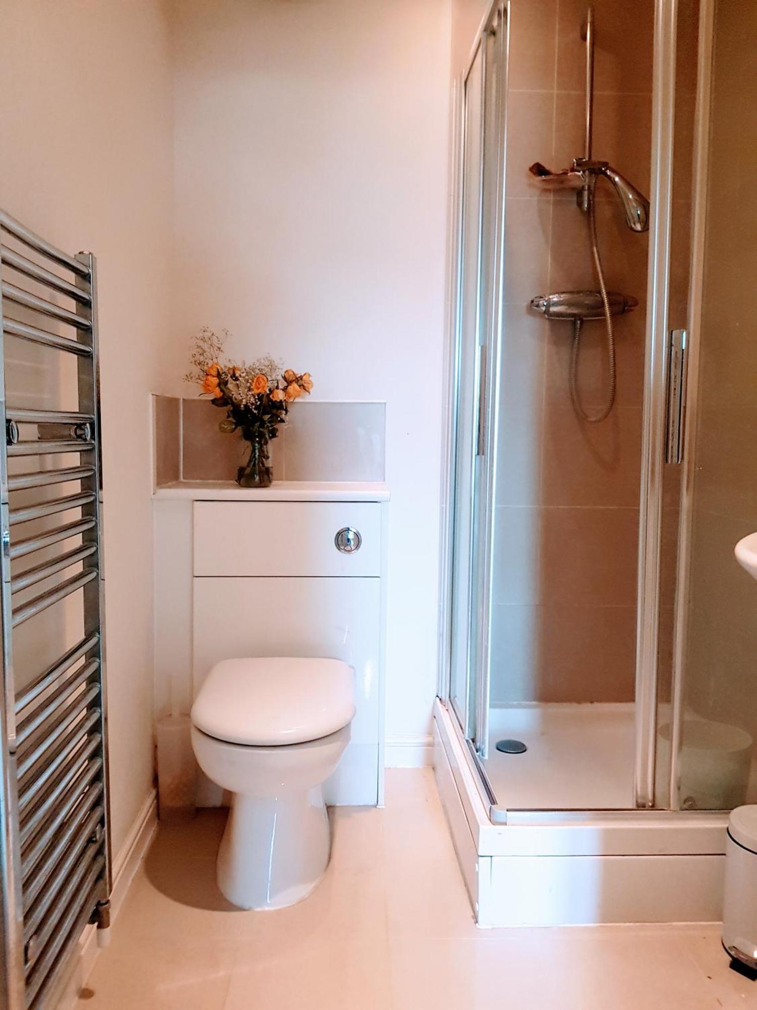 Central Spacious And Secure With A Double Bed Эджвар Номер фото